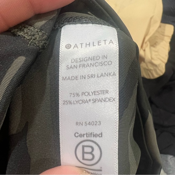 Athleta Ultimate Stash Pocket Camo 7/8 Tight Legging Size Small - Picture 7 of 8